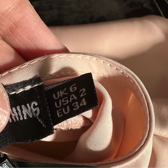 PrettyLittleThing Blush Long Sleeve Dress - Picture 4 of 7